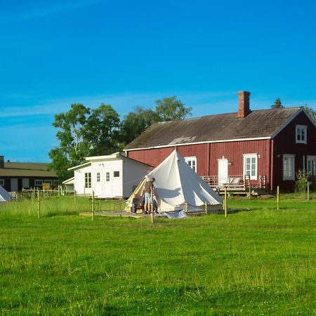 Mickels Bondgardsglamping Hotell Gottby Exteriör bild