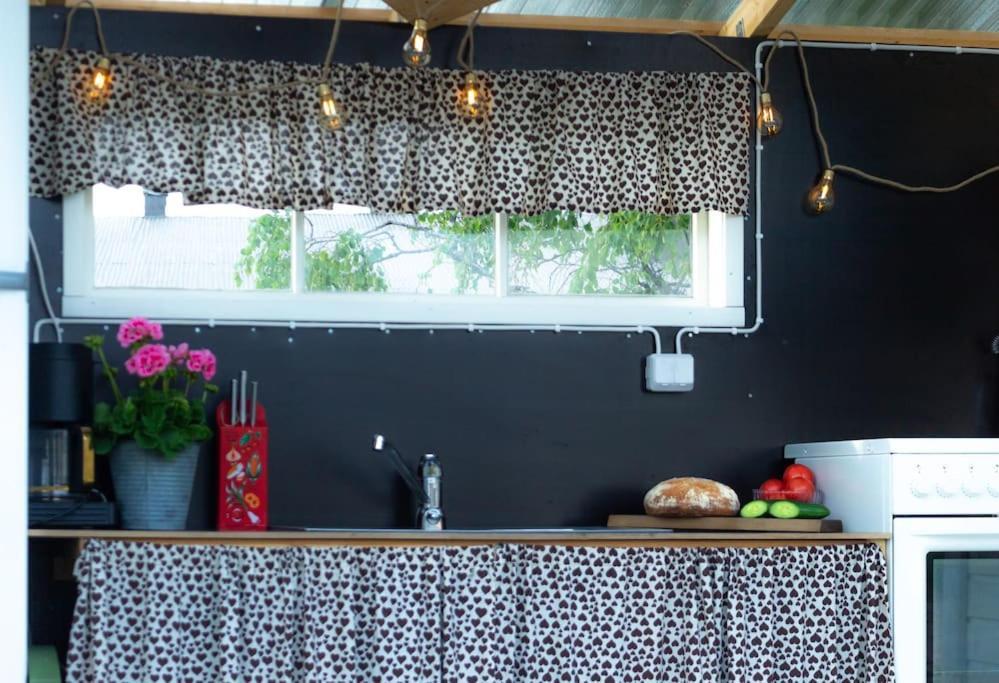 Mickels Bondgardsglamping Hotell Gottby Exteriör bild