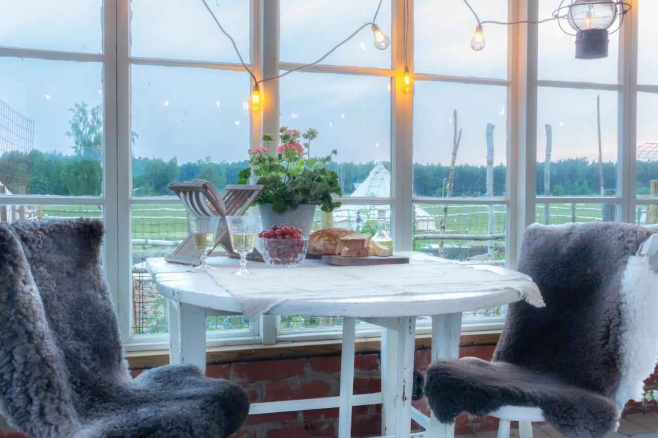 Mickels Bondgardsglamping Hotell Gottby Exteriör bild